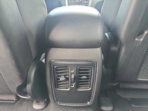 Used 2021 Jeep Grand Cherokee Laredo image 18