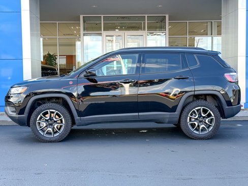 Used 2024 Jeep Compass Trailhawk w/ Trailhawk Convenience Group image 8