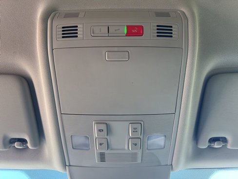 Certified 2022 Volkswagen Taos SE w/ IQ.Drive SE Package image 30