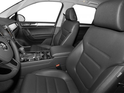 Used 2014 Volkswagen Touareg TDI image 8