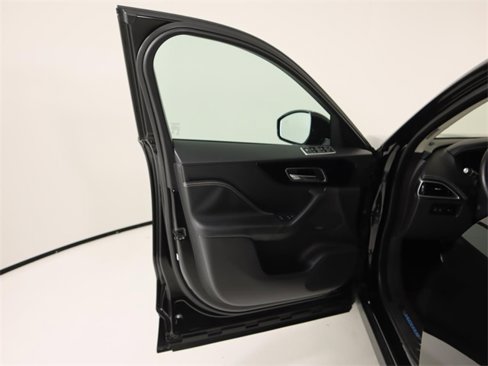 Used 2019 Jaguar F-PACE R-Sport image 10