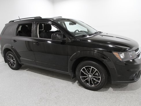 Used 2019 Dodge Journey SE w/ Blacktop Package image 1