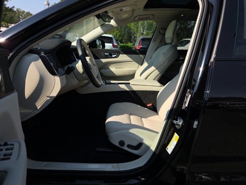 Certified 2024 Volvo XC60 B5 Plus image 4