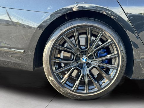 Used 2022 BMW 750i xDrive w/ Executive Package image 72