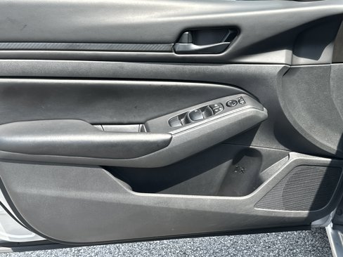 Used 2024 Nissan Altima 2.5 S image 10