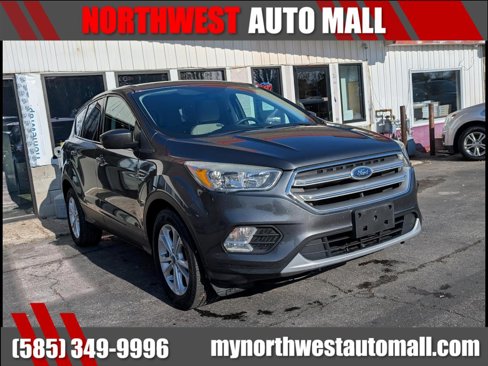 Used 2017 Ford Escape SE image 1
