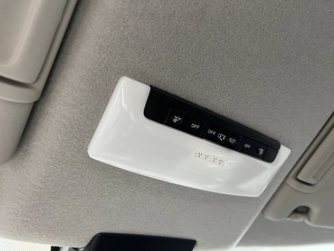 Used 2020 Nissan Kicks SR image 38
