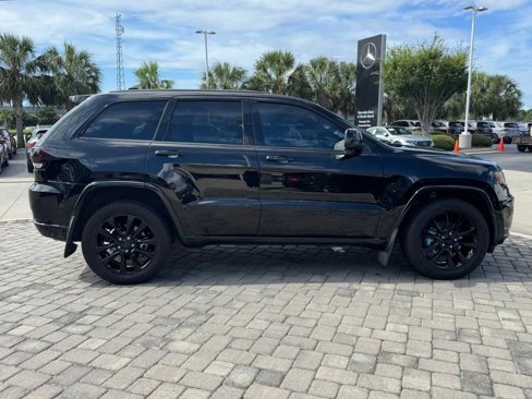Used 2018 Jeep Grand Cherokee Altitude image 8