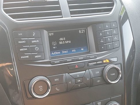 Used 2018 Ford Explorer XLT image 22