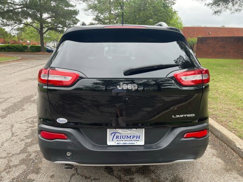 Used 2017 Jeep Cherokee Limited image 4