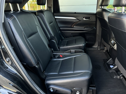 Used 2017 Toyota Highlander XLE image 17