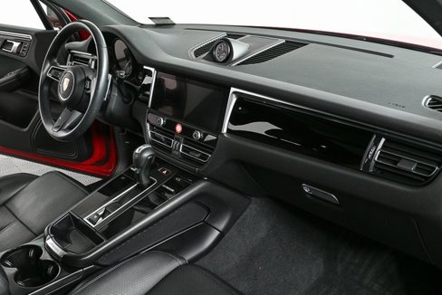 Certified 2024 Porsche Macan image 25