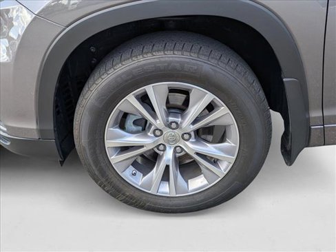 Used 2015 Toyota Highlander XLE image 23
