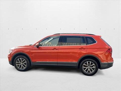 Used 2018 Volkswagen Tiguan SE w/ Panoramic Sunroof Package image 8