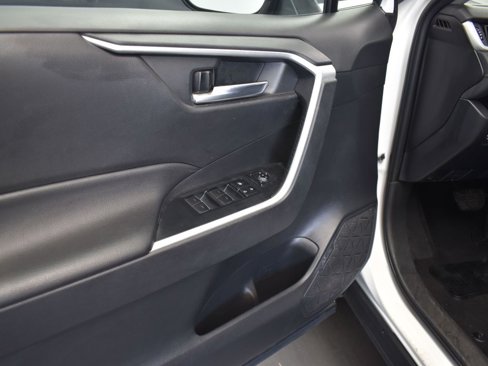 Used 2022 Toyota RAV4 XLE image 11