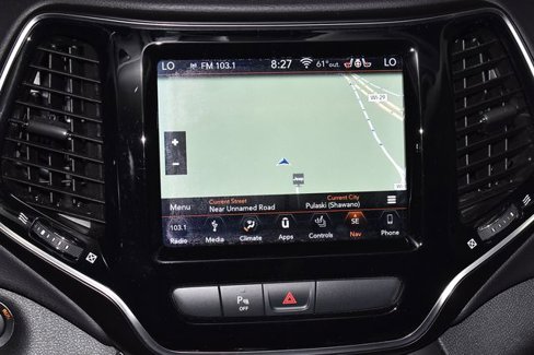 Used 2019 Jeep Cherokee Limited image 18