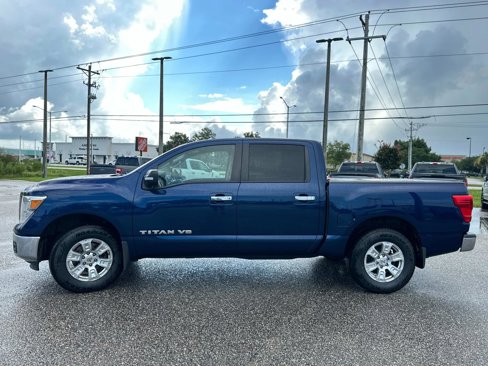 Used 2018 Nissan Titan SV image 7
