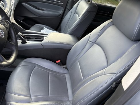 Used 2020 Buick Enclave Essence image 9