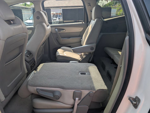 Used 2015 Chevrolet Traverse LT image 25