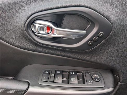 Used 2019 Jeep Cherokee Limited image 14