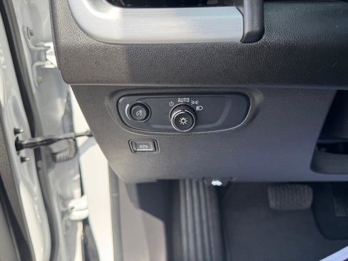 Used 2024 GMC Terrain SLE image 24