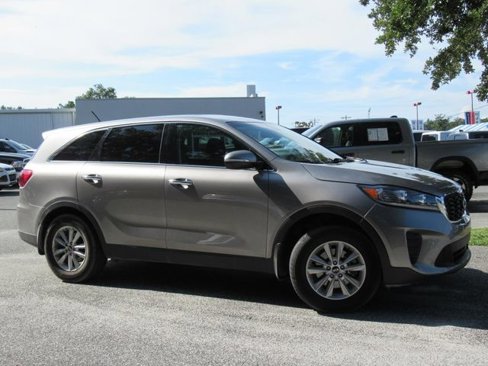 Used 2019 Kia Sorento LX image 2