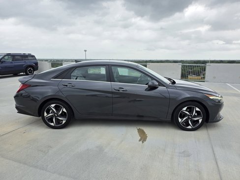 Used 2022 Hyundai Elantra Limited image 5