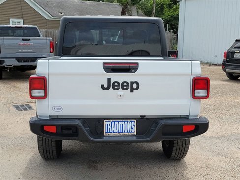 Used 2023 Jeep Gladiator Sport image 38