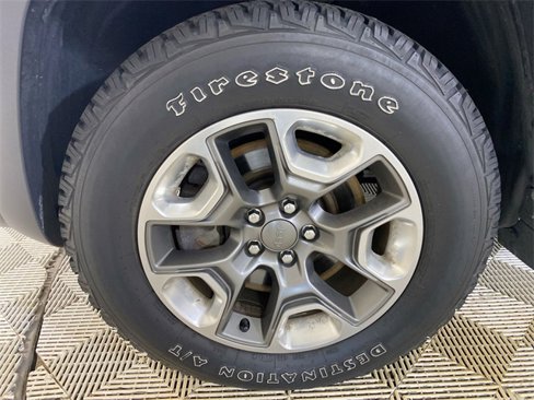 Used 2019 Jeep Cherokee Trailhawk w/ Cold Weather Group image 22