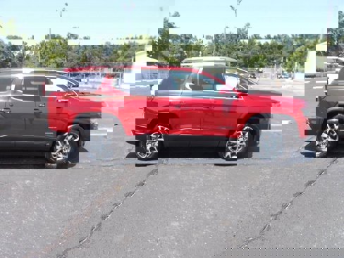 Used 2023 GMC Acadia SLT image 2