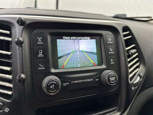 Used 2014 Jeep Cherokee Sport image 28
