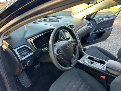 Used 2017 Ford Fusion SE w/ Fusion SE Technology Package image 23