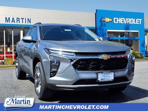 New 2025 Chevrolet Trax LT w/ Driver Confidence Package image 1