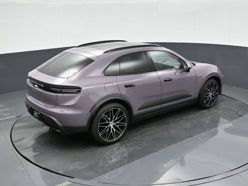 Certified 2024 Porsche Macan 4 Electric image 31
