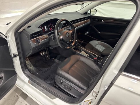 Used 2020 Volkswagen Passat 2.0T SEL image 27