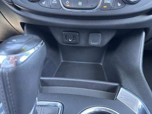 Used 2020 Chevrolet Traverse LT w/ Driver Confidence II Package image 23