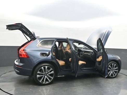 Certified 2023 Volvo XC60 B5 Ultimate w/ Climate Package image 31