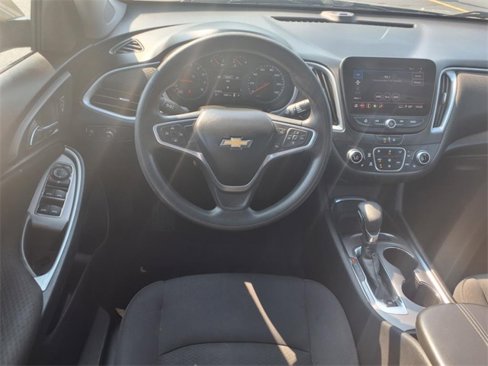 Used 2022 Chevrolet Malibu LT image 3