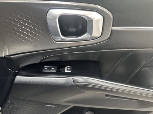 Used 2022 Kia Sorento SX image 11