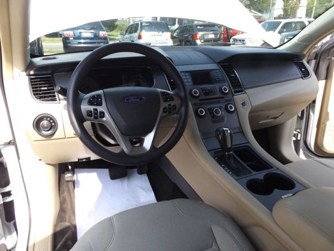 Used 2013 Ford Taurus SE image 16