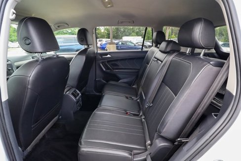 Used 2022 Volkswagen Tiguan SE image 36