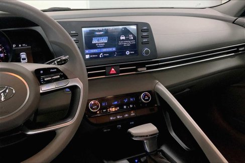 Used 2022 Hyundai Elantra SEL image 14