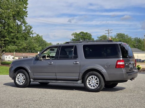 Used 2011 Ford Expedition EL XLT image 3
