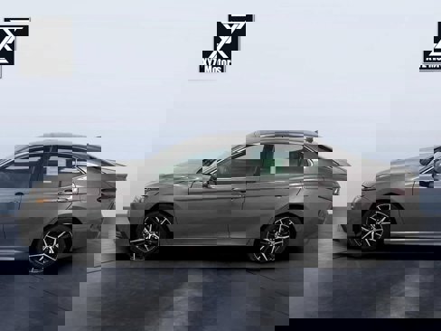 Used 2023 Toyota Camry SE image 3