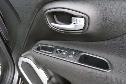 Used 2018 Jeep Renegade Sport w/ Power & Air Group image 17