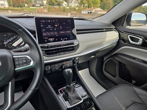 Used 2022 Jeep Compass Limited image 22
