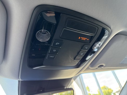 Used 2022 Kia Carnival EX image 51