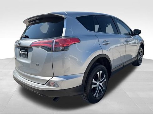 Used 2018 Toyota RAV4 LE image 8