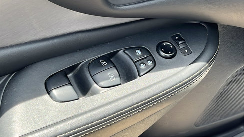 Used 2023 Nissan Murano SV image 12