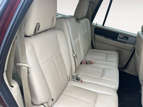 Used 2015 Ford Expedition XLT image 13